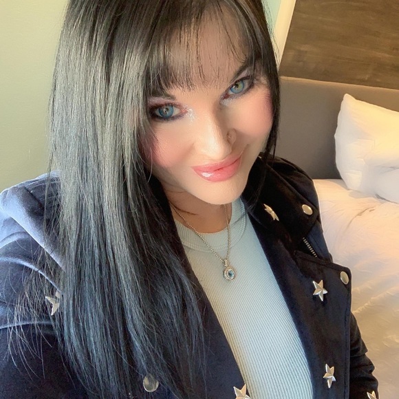 Meet your Posher, Dawnene - Picture 3 of 4